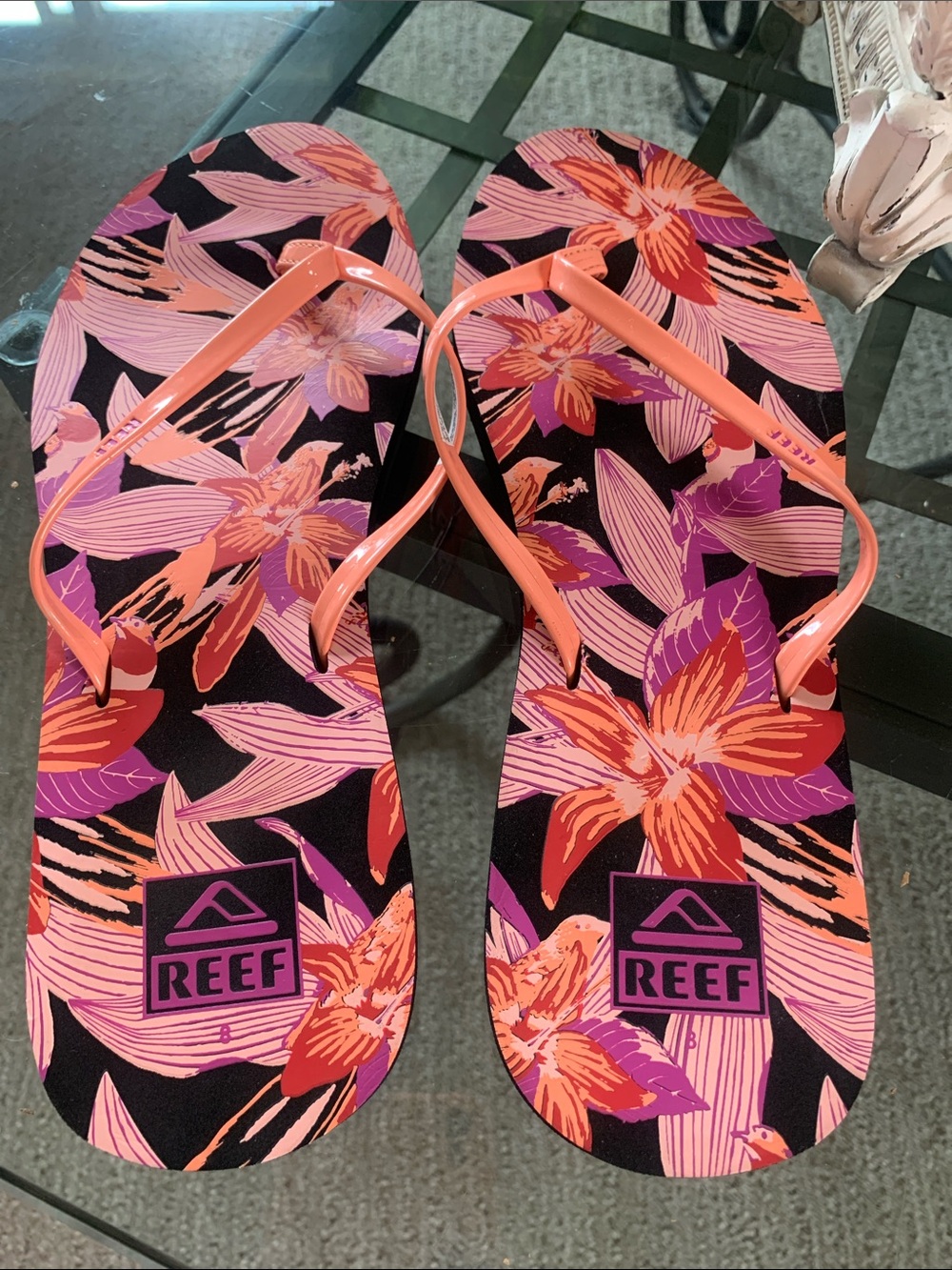 REEF Bliss-Full Coral Hibiscus sandals Size 8 Worn once